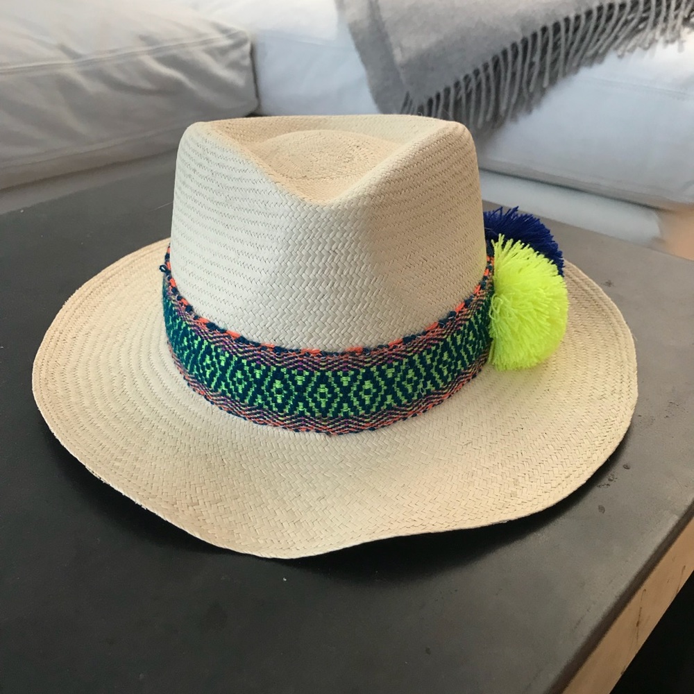 Straw natural fedora with Pom Pom accent